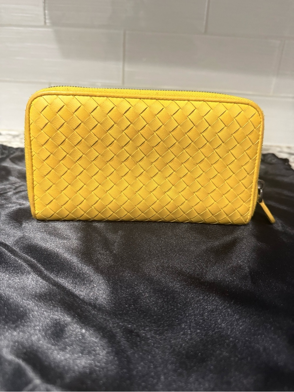AUTHENTIC BOTTEGA VENETA ZIPPY WALLET